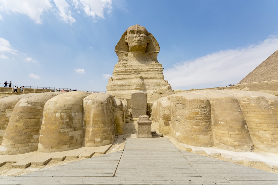 Wielki Sfinks w Gizie widok z przodu