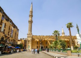 Meczet w Kairze przy bazarze Khan el Khalili 